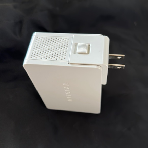 Netgear universal dual band wifi extender model wn3500rp - Picture 3 of 6